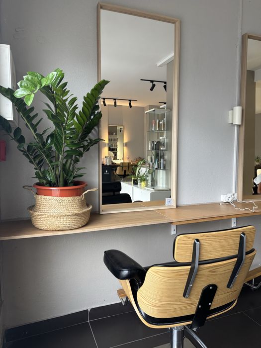 Aluguer de cadeira de cabeleireiro + espaço manicure | Cascais