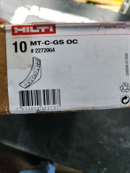 Vários tipos buchas e parafusos