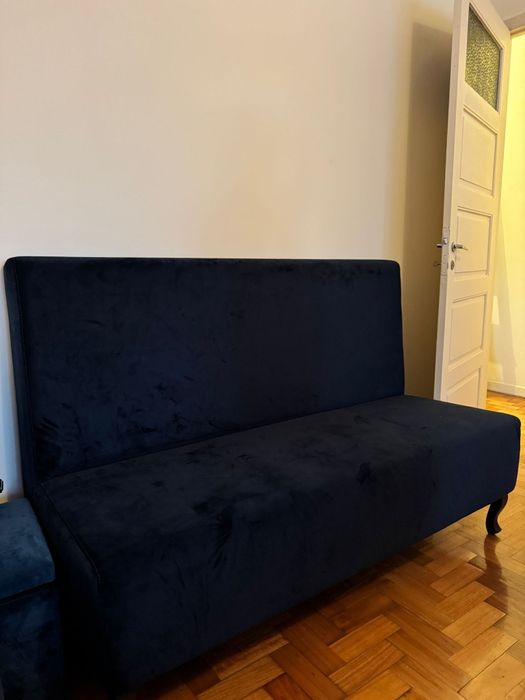 Sofá azul petróleo de veludo