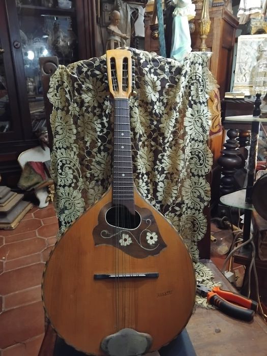 Bandolim  antigo em bom estado