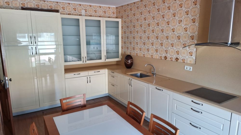 Apartamento T4 - Centro de Gaia 
- 4 Quartos - 1 Suite -