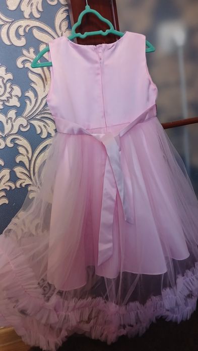 Прекрасна сукня для дівчинки 5 років