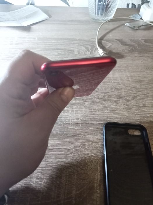 продам айфон SE2   126g