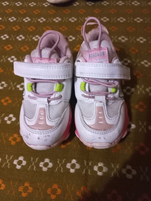 Взуття дитяче кросівки черевички хайтопи