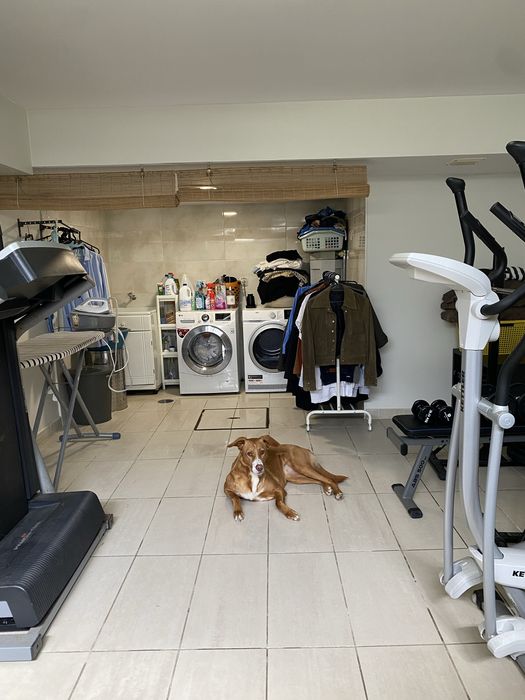 Moradia 3  Frentes  4 Quartos (2 Suites com AC) Piscina, Elevador interno, 2  gr  Terraços, Churrasqq ueira  ginasio. Muito bem localizada   Vi N Gaia
