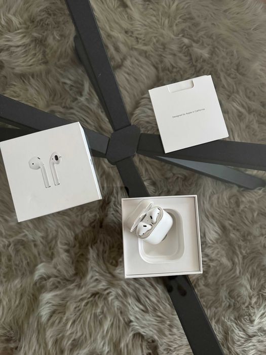 Apple AirPods 2 A2032 MV7N2ZM/A - uszkodzony mikrofon