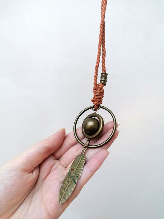 Colar de Fio com Pendente