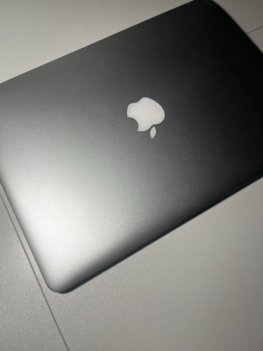 Macbook Air (13- inch)