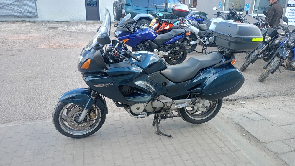Honda NTV 650 Deavile