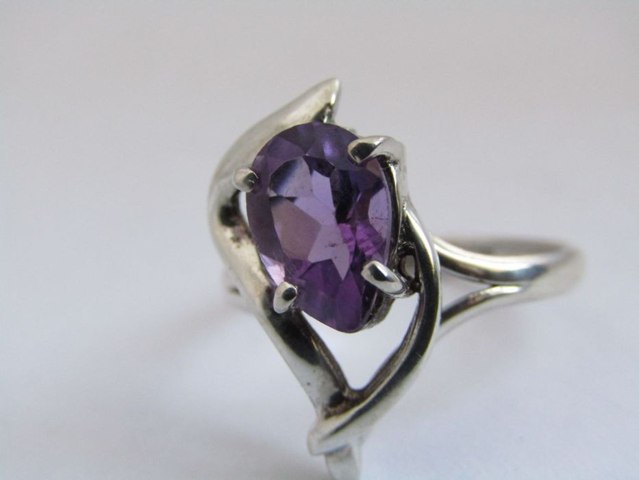 Серебряное кольцо с аметистом