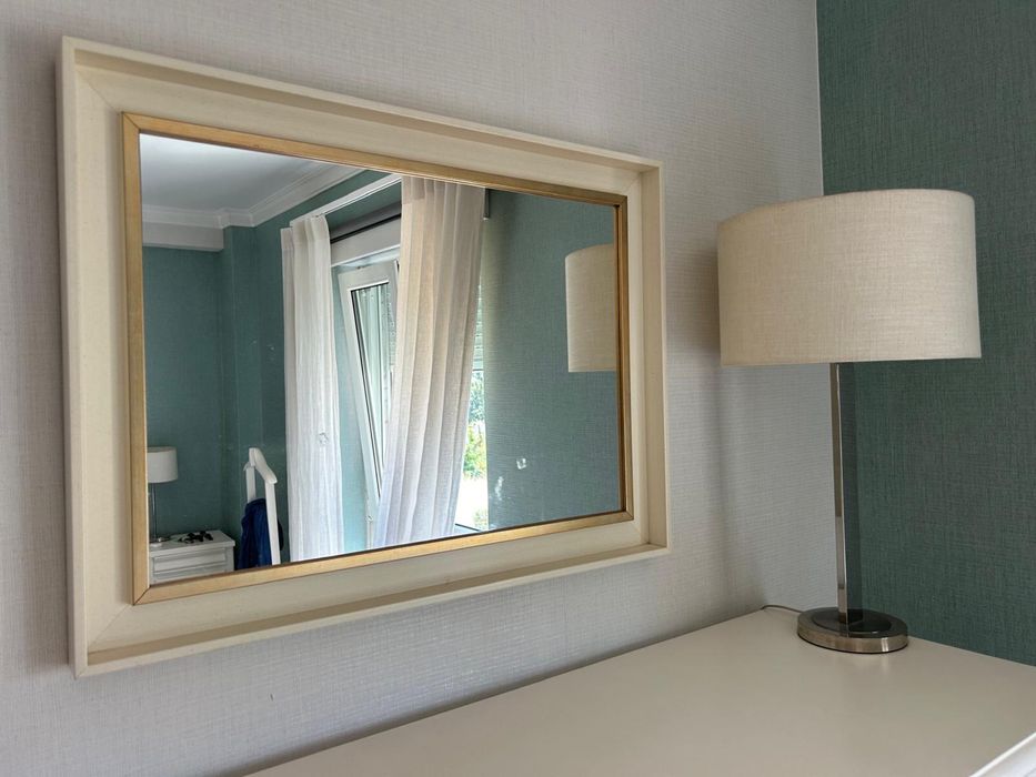 Mobilia de quarto em  madeira maciça