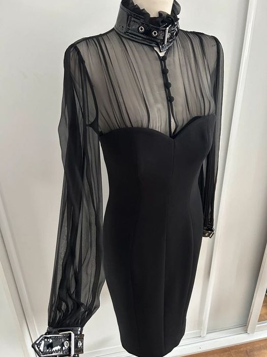 Moschino 40 S  Ma malutkie zaciągnięcie mało rzucające się w oczy