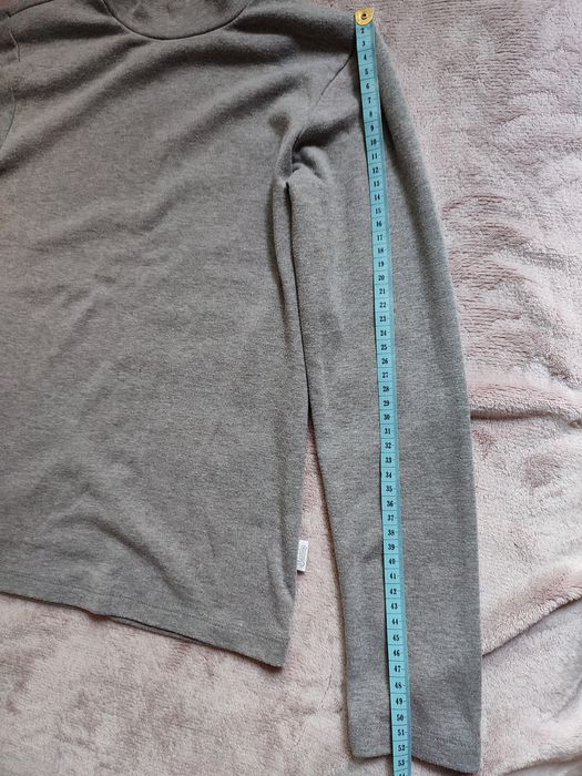 Сіра кофтинка дівоча