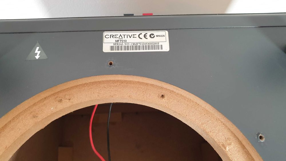 Caixa para subwoofer de 8 polegadas (Creative mf7010)