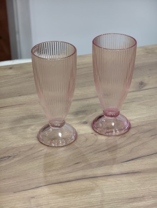Piekne wysokie szklanki do koktajli mlecznych, szejkow, smoothie itp
R
