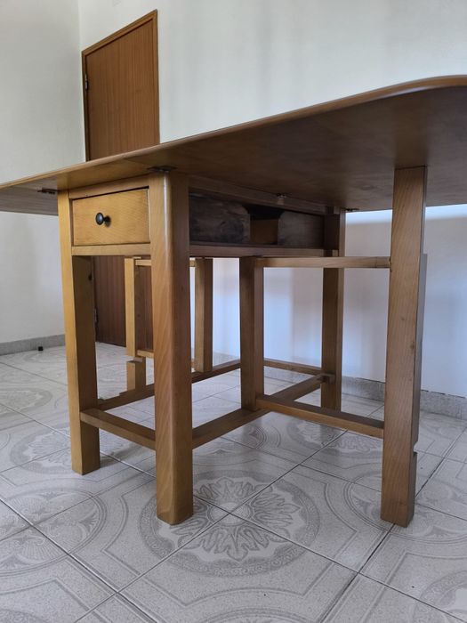 Mesa estilo holandês de madeira maciça