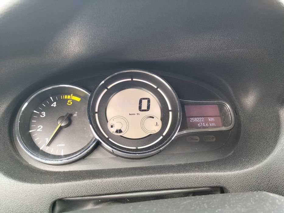 Renault Megane spalanie 4,8l, nowy rozrząd, sprzęgło, koło dwumasowe, gotowy na taxi