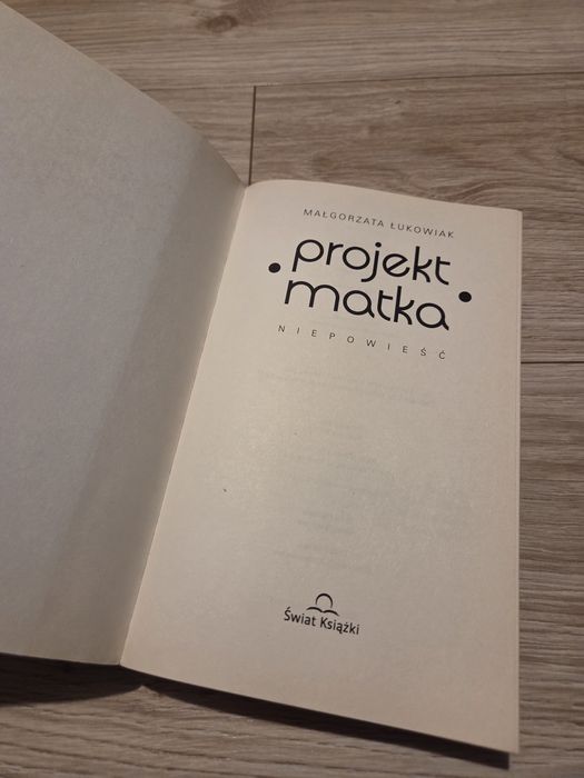 Projekt matka. Niepowieść - M. Łukowiak