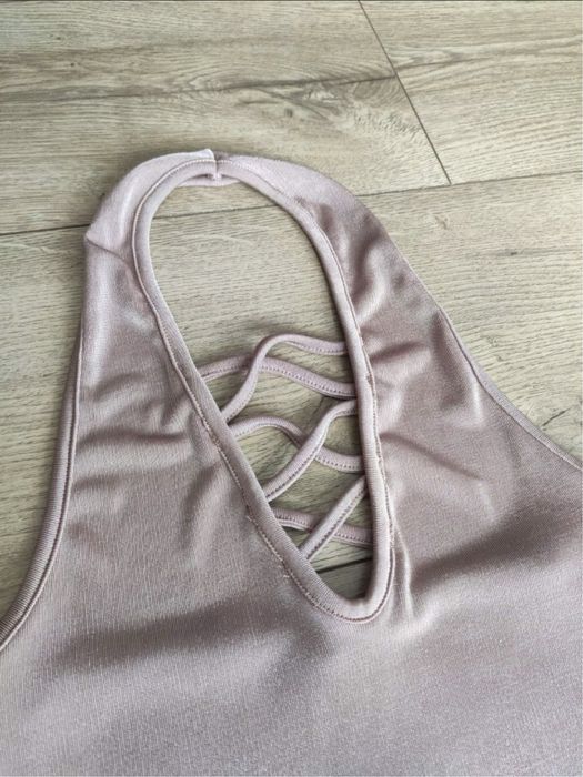 Letnia bluzka z odkrytymi plecami - Missguided
