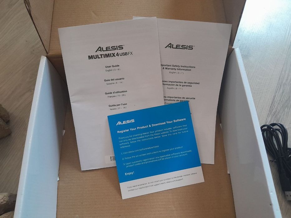 мікшерний пульт Alesis