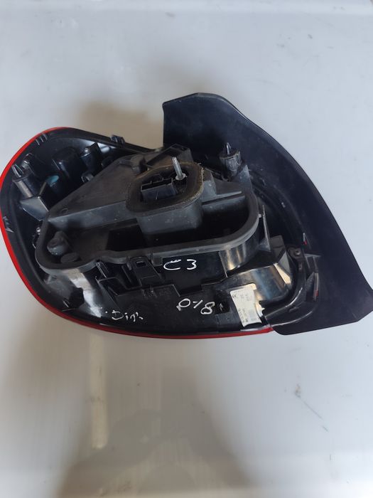 Farol farolim citroen C3 trás direito LED 9812257480/VALEO L90074662