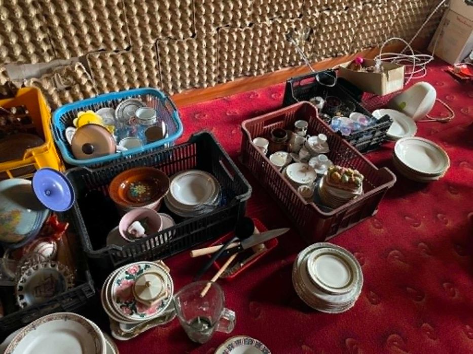 Sprzedam zestaw staroci: porcelana, talerze, naczynia, szklanki
