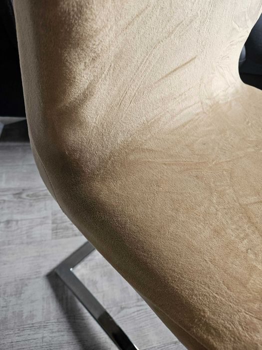 Pokrowce na krzesła miękkie welurowe beżowe 4 sztuki komplet