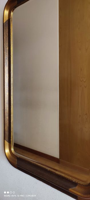 Espelho antigo revestido a talha