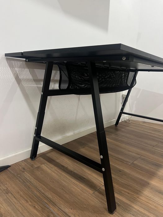 Mesa gamer IKEA.