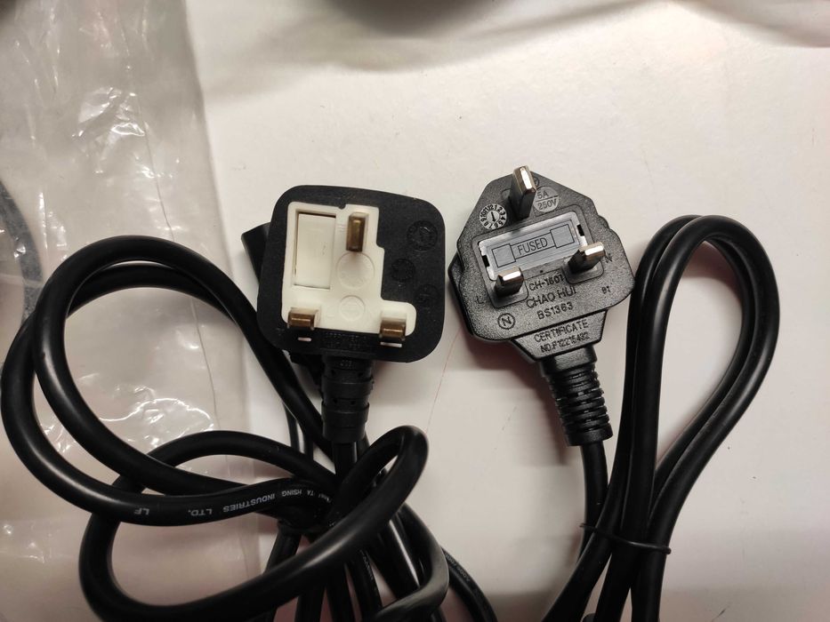 Cabo de alimentação BS1363 (Ficha/Tomada inglesa) - IEC C13 (3 pinos)