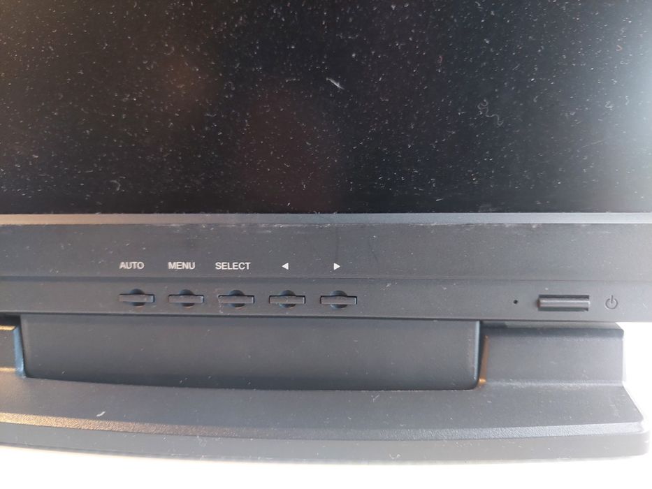 Monitor LCD com 17 polegadas64584769183873122