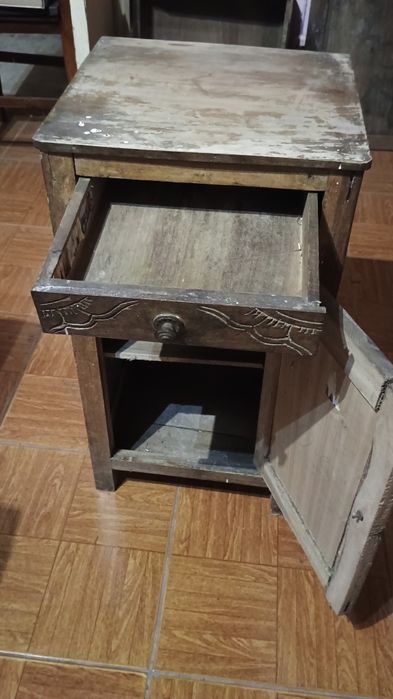 Mesas de Cabeceira Antigas