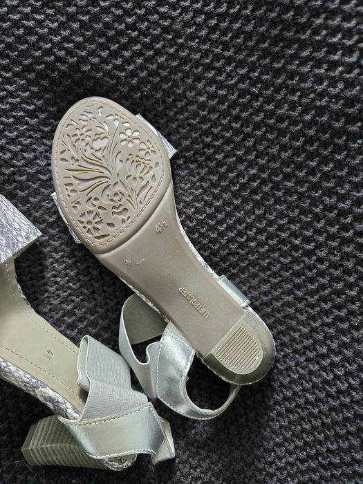 Nowe sandały 37,5 Via Milano skóra