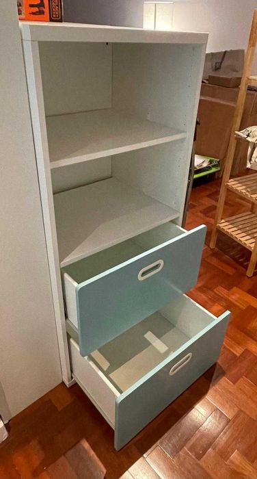 IKEA Móvel, gavetas azuis