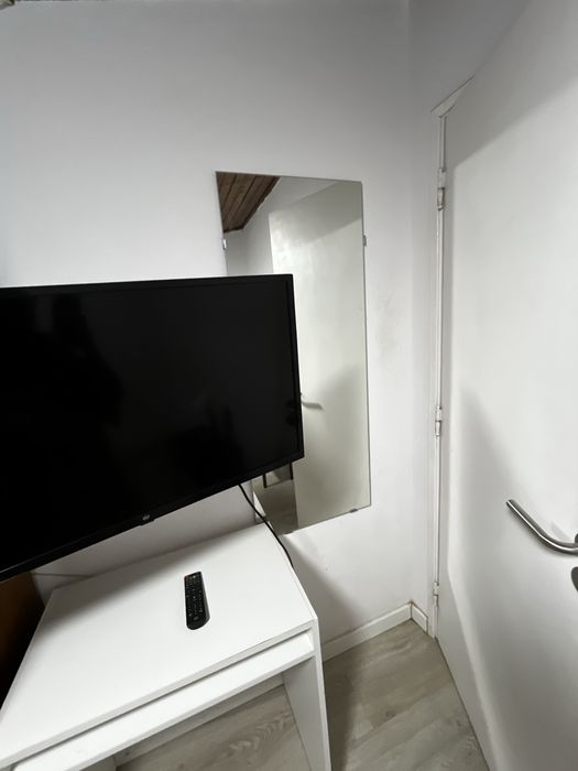Alugo quarto de solteiro