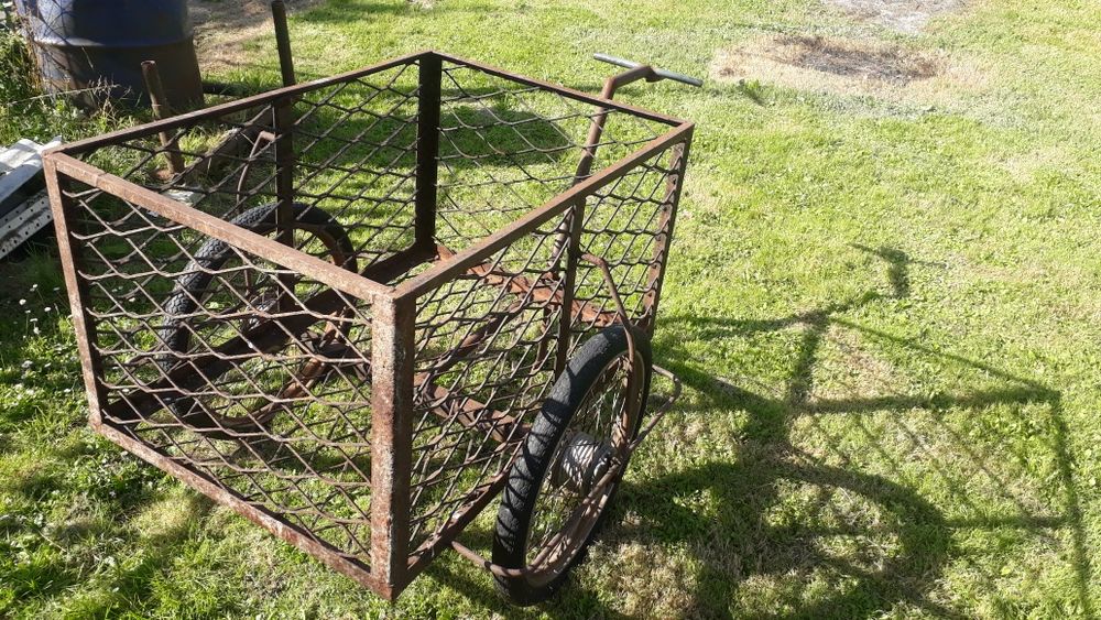 Wózek robiony z kołami od rometa