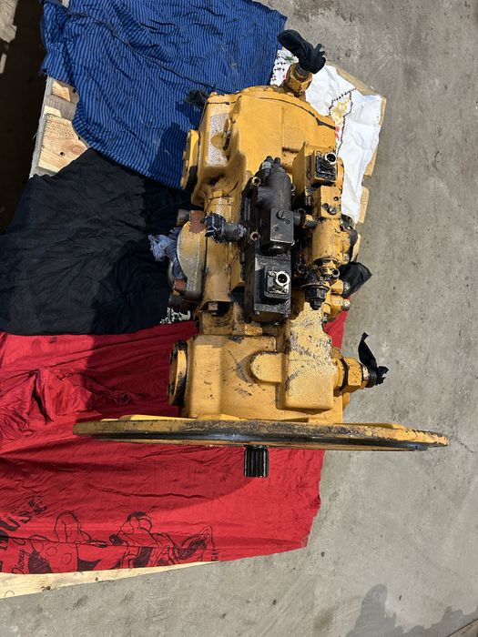 Liebherr A902 R902 pompa hydrauliczna LPVD075