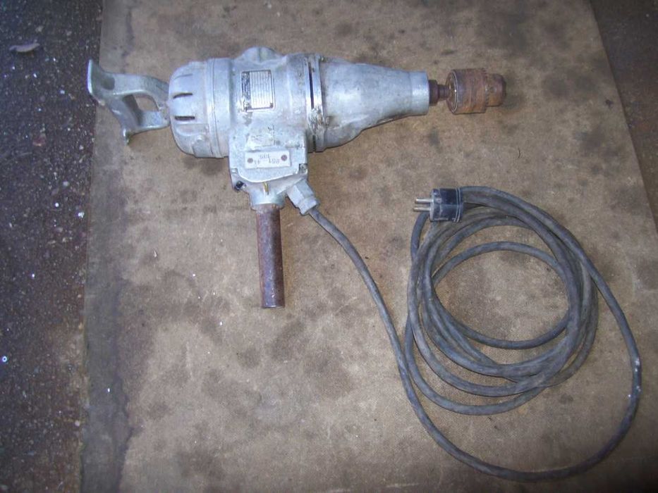 Stara zabytkowa wiertarka na stożek,mieszadło