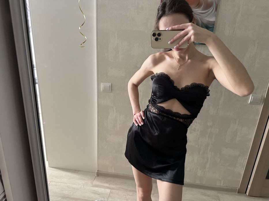 Мини платье с кружевом