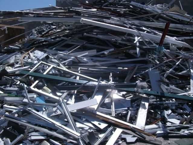 Vendo e compro, cobre, latão, e outros metais.