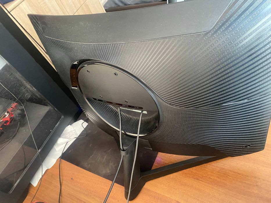 Komputer stacjonarny gamingowy wraz z monitorem Samsung Odyssey G5 27"