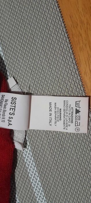 Красивая красная кофта в красных камнях .Италия .Новая