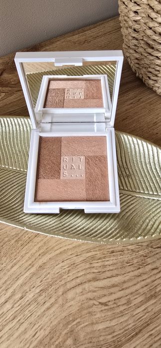 Puder rozświetlający bronzer RITUALS