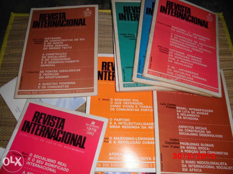 Vários livros de economia e outros de ideologia socialista, antiga URS