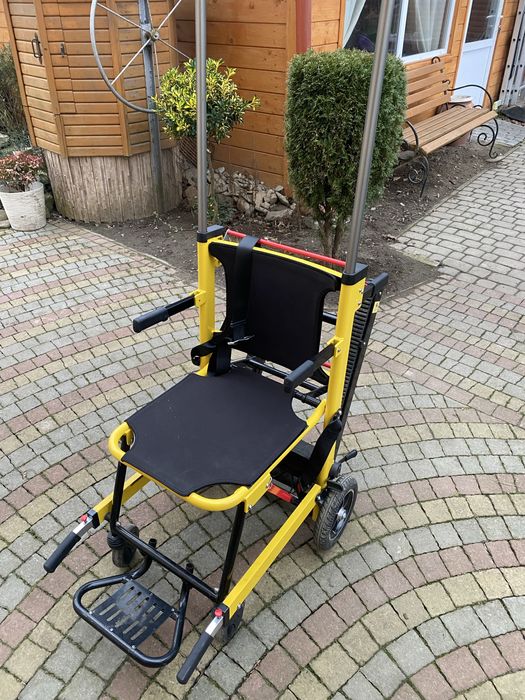 Сходовий електро підйомник для інвалідів