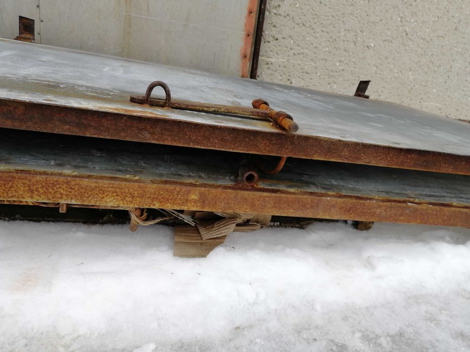 Drzwi do garażu  przechowalni