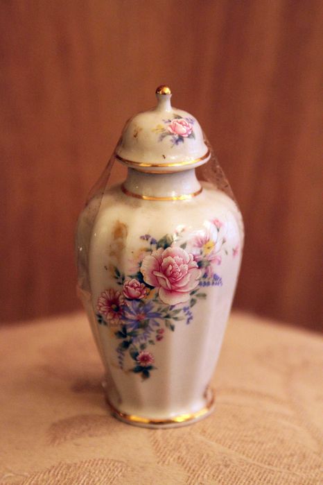 Delicada Peça vintage da Royal Porcelain