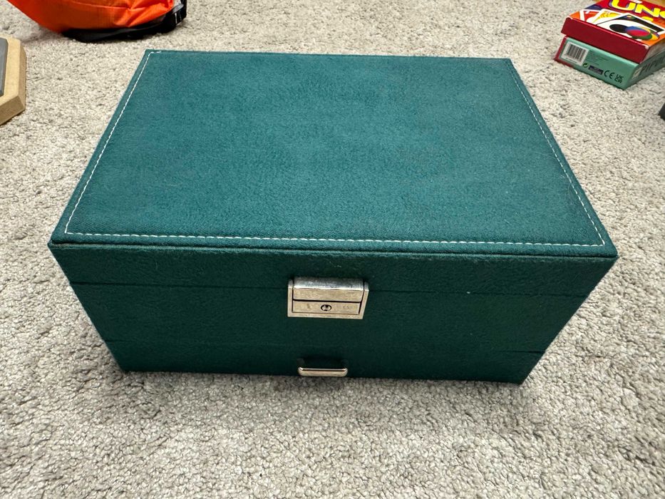 Скринька, шкатулка для прикрас, біжутерії