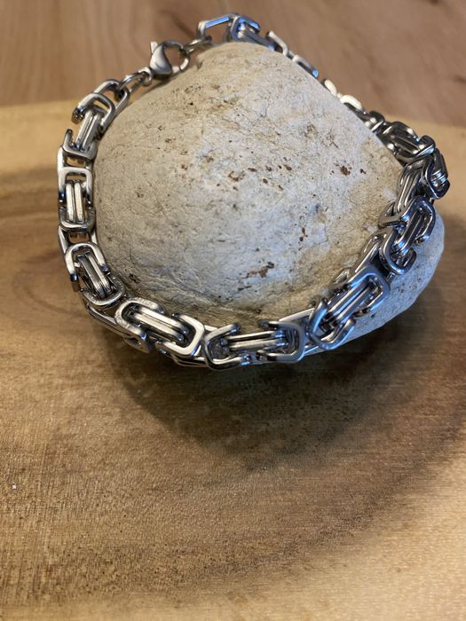 Nowa gruba bransoletka ze stali nierdzewnej. wzór splot królewski