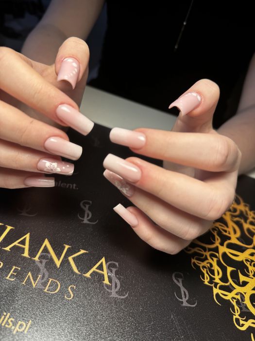 Stylizacja paznokci i stóp hybrydowa i żelowa,również mobilnie